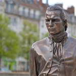 Besançon : installation d’une copie de la statue du marquis de Jouffroy d’Abbans sur le pont Battant