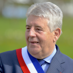 Aucun ministre n’ayant accepté d’inaugurer le tramway de sa ville, le maire de Besançon espère devenir ministre des Transports pour pouvoir l’inaugurer lui-même