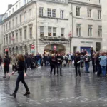 Besançon : rendue furieuse par son 14e dimanche pluvieux consécutif, la population lynche un ingénieur de Météo France en pleine rue