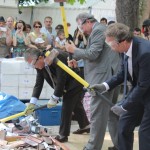Besançon : des élus détruisent à la masse les articles des vendeurs ambulants