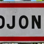 5 ans après la mort de Johnny Hallyday, la ville de Dijon lui rend  hommage en modifiant ses panneaux d’entrée de ville jusqu’à la fin du mois